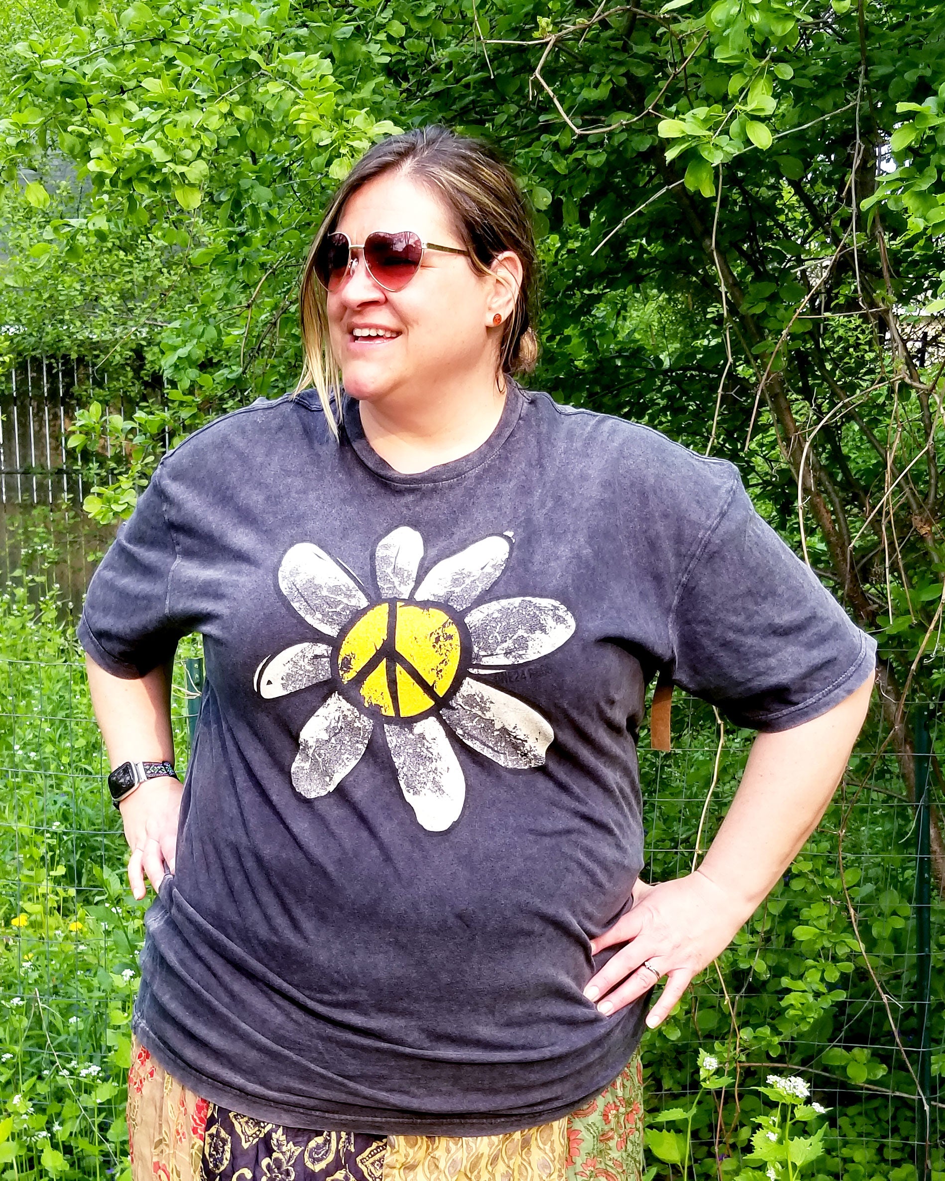 vintage look daisy t shirt at the boho hippie hut