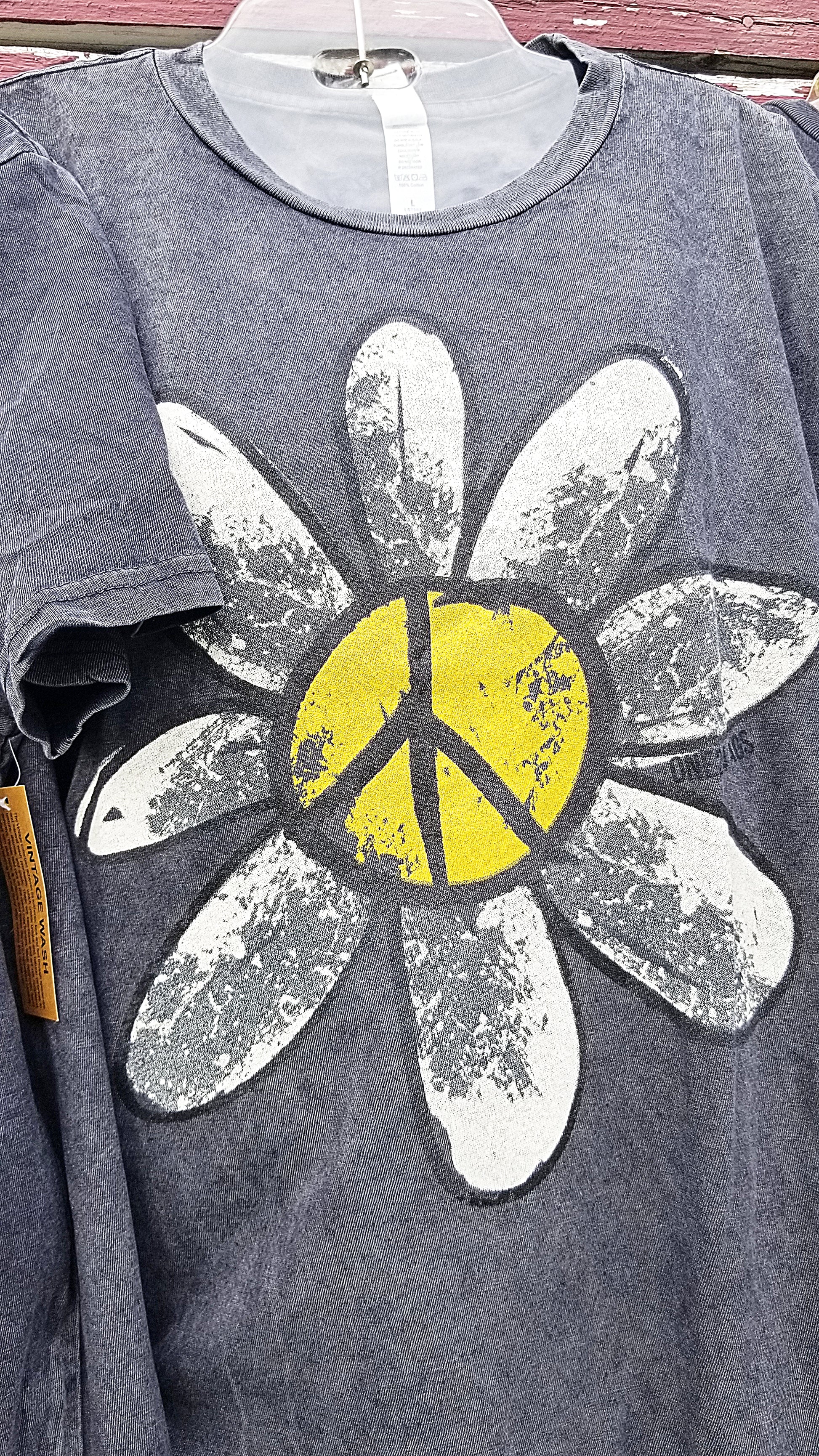 daisy t shirt with peace sign center at the boho hippie hut